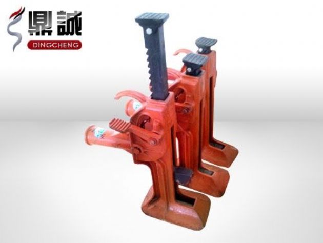 點擊查看詳細信息<br>標題：齒條式起道機 閱讀次數(shù)：4078